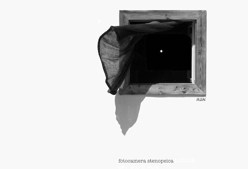 Cartoon: camera oscura (medium) by Enzo Maneglia Man tagged foto,illustrazioni,bianco,nero