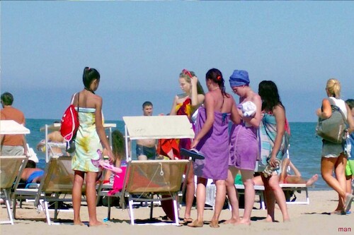 Cartoon: foto stagionali (medium) by Enzo Maneglia Man tagged foto,illustrazione,stagione,balneare,rimini