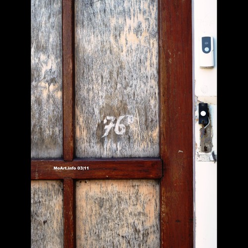 Cartoon: MH - Number 76-B (medium) by MoArt Rotterdam tagged rotterdam,moart,moartcards,number,nummer,huisdeur,frontdoor,bel,huisnummer