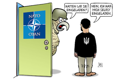 Cartoon: Selenskyj lädt sich ein (medium) by Harm Bengen tagged tür,nato,falke,selenskyj,einladung,krieg,ukraine,harm,bengen,cartoon,karikatur,tür,nato,falke,selenskyj,einladung,krieg,ukraine,harm,bengen,cartoon,karikatur